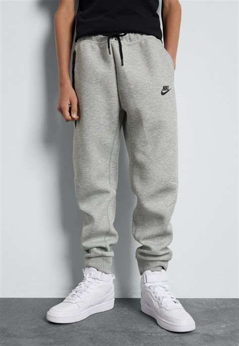 pantaloni nike tech grigi